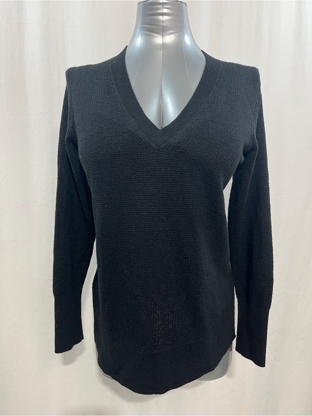 Gap Black Lightweight Fine Knit V-Neck Long Sleeve Pullover Sweater woman’s 1718